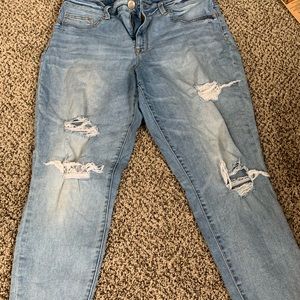 High rise Maurice’s distressed skinny’s